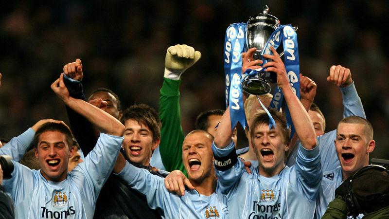 官方：利物浦传奇队明年3月将与多特传奇队踢慈善赛（官宣：利物浦、多特传奇队将于明年3月进行慈善赛）