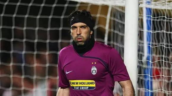 叒没传球，萨拉赫无视维尔茨要球选择补射，结果被封堵（又不传！萨拉赫无视维尔茨要球强行补射，仍被封堵）