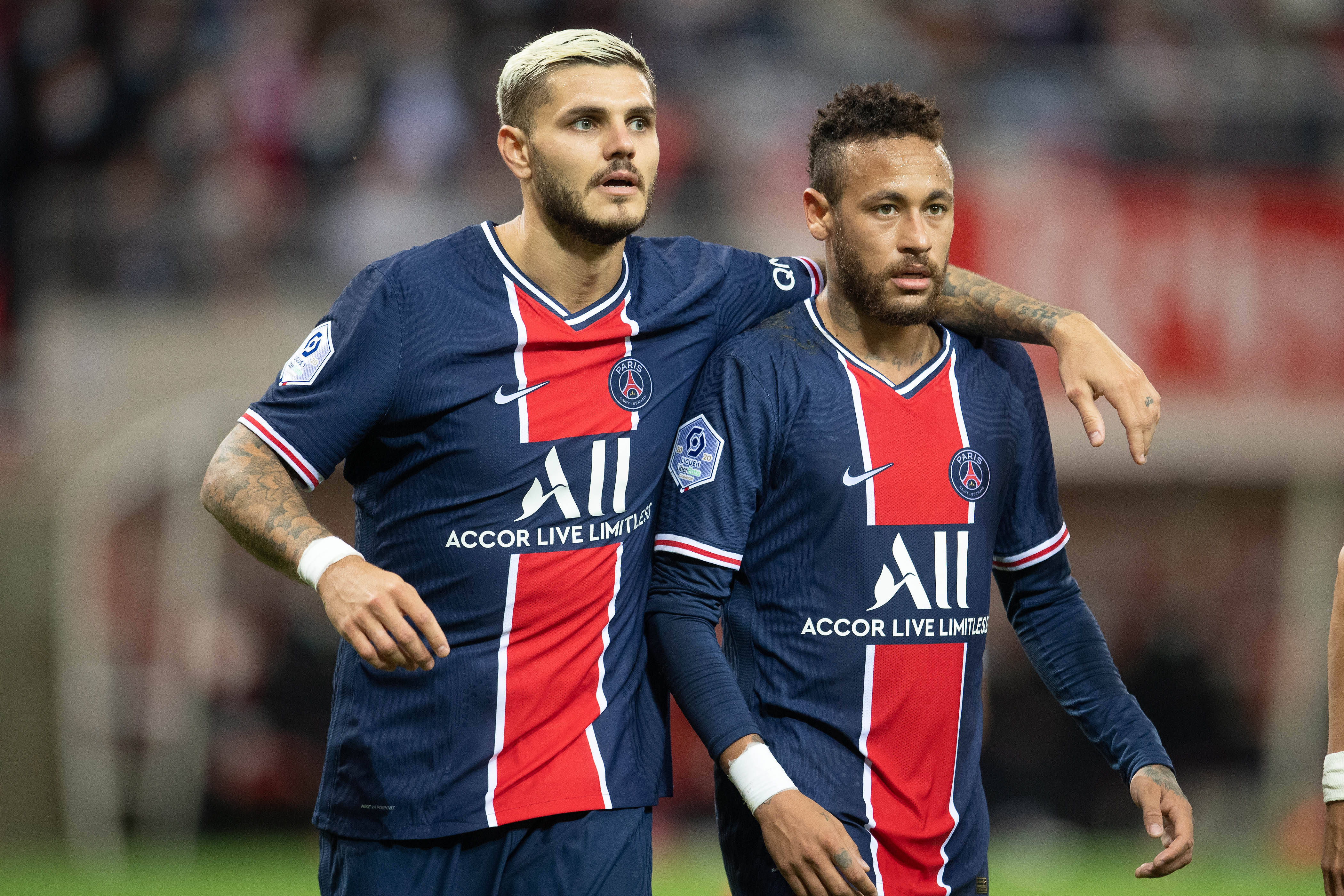 从手足无措到游刃有余，齐达内在公园学着踢毽子（齐达内公园练踢毽子：从手忙脚乱到驾轻就熟）