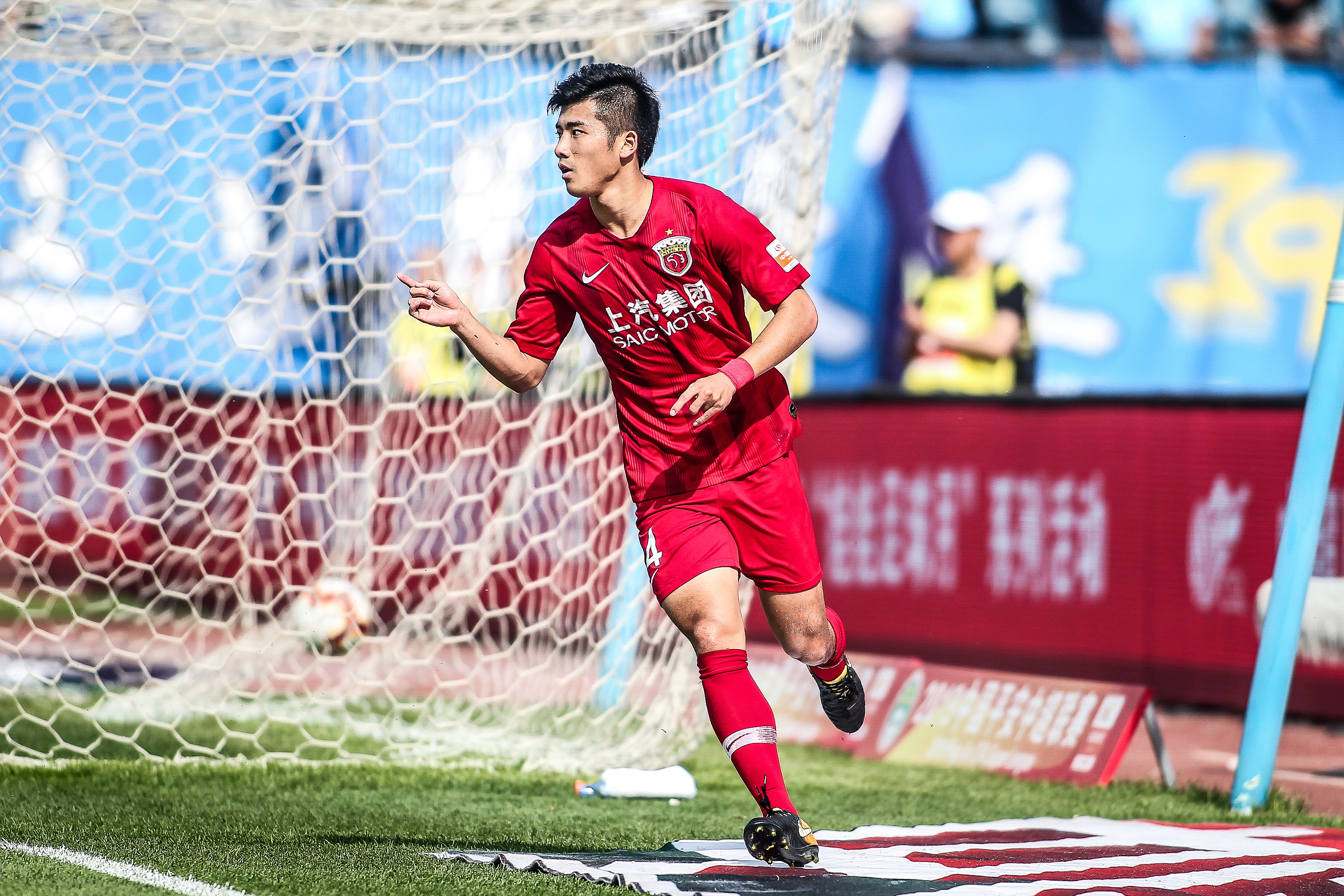 阿斯：罗马仍在关注小火柴，贝蒂斯与塞维利亚也加入竞争（阿斯：罗马继续关注小火柴，贝蒂斯和塞维利亚加入争夺战）