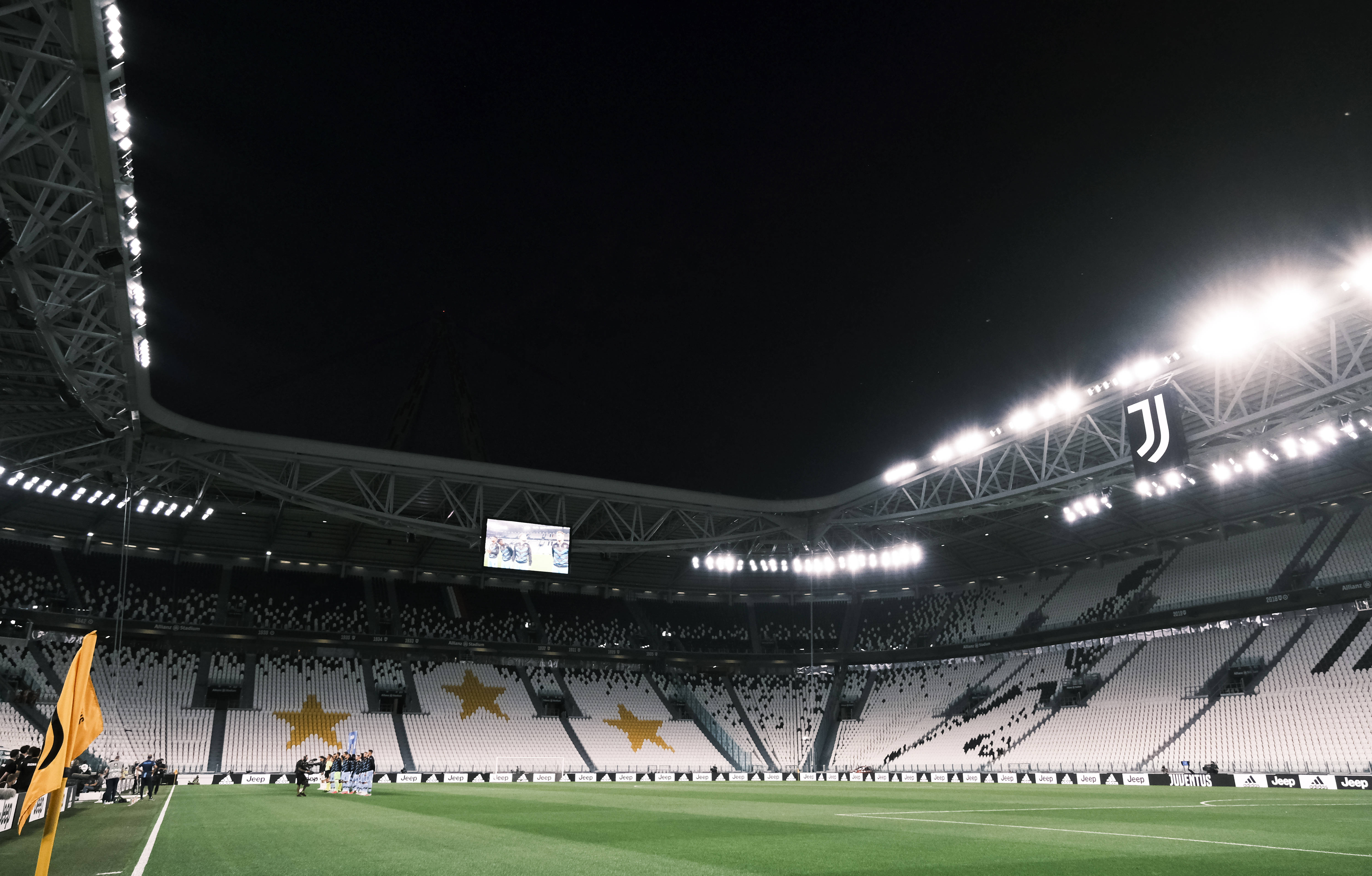 林良铭庆祝足协杯夺冠：冠军终归北京，国安是冠军！（林良铭欢庆足协杯封王：荣耀归京，国安登顶）