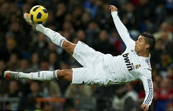 莫雷诺：第一天到米兰我还穿着卡通内裤，结果队友们都穿名牌（莫雷诺谈初到米兰：我穿卡通内裤，队友全是名牌）