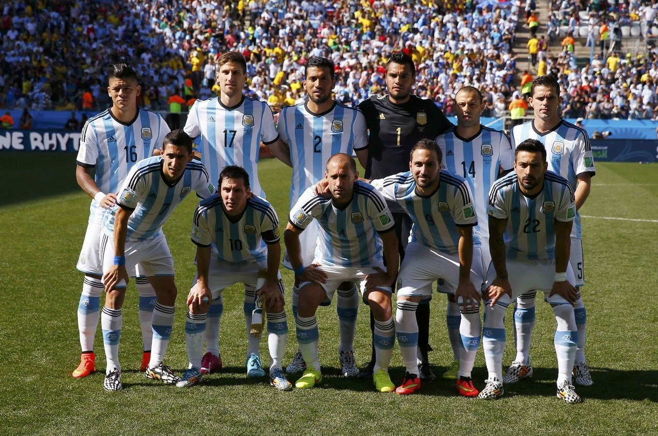 法尔克：纽卡等队曾想引进卡尔，但拜仁抢先与球员完成续约（法尔克：纽卡等队追求卡尔，拜仁率先与其续约）