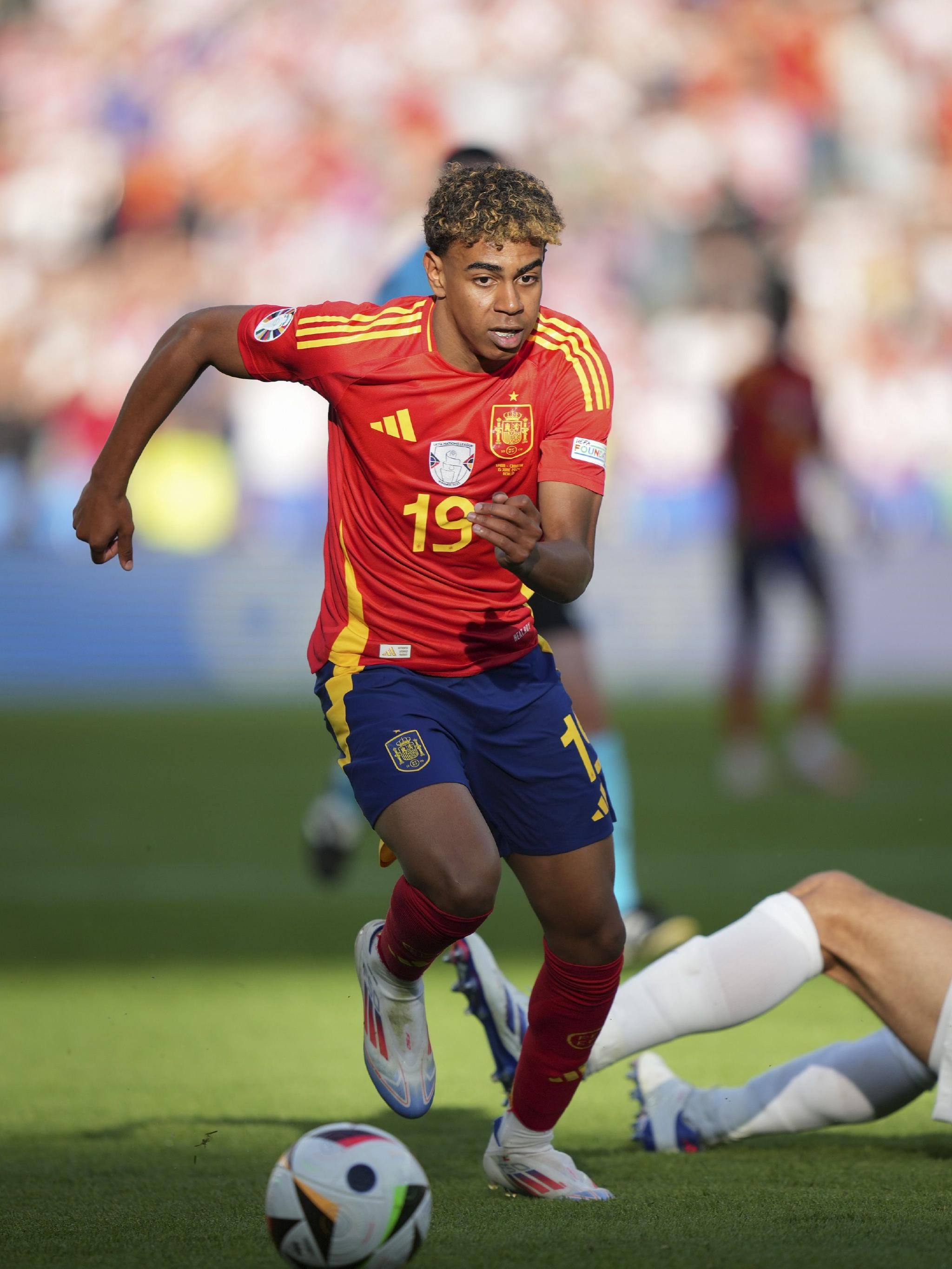 瑞典青年足球主管指责哥本哈根足球俱乐部挖走八岁球员（瑞典青训主管指控哥本哈根俱乐部挖走8岁小将）