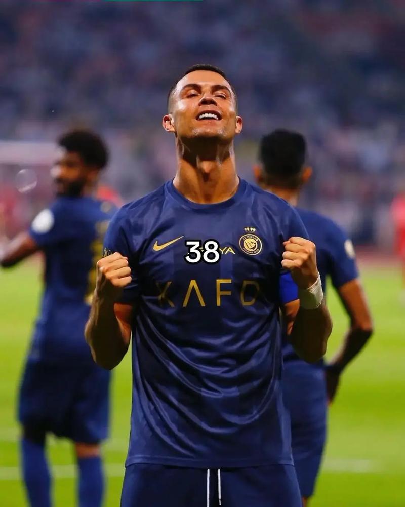 库普梅纳斯：我们想拿意杯冠军，但接下来要专注踢那不勒斯（库普梅纳斯：剑指意杯冠军，眼下先全力迎战那不勒斯）