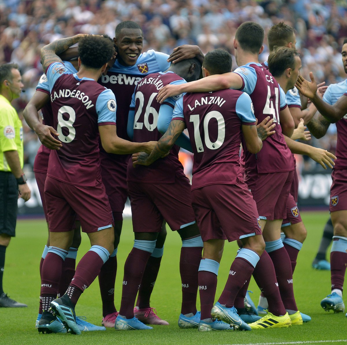 于汉超退役后加入申花教练组，毛剑卿：这是对球员最大的褒奖（于汉超退役转投申花教练组，毛剑卿称这是对球员的最高褒奖）