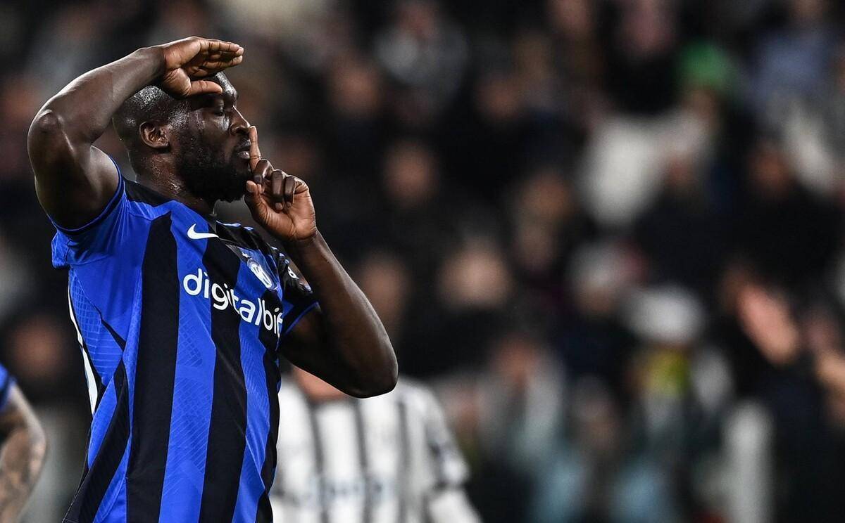 惊险一幕，马竞女足球员梅迪纳头部被膝盖撞到后失去意识（惊魂瞬间：马竞女足球员梅迪纳头部遭膝撞后当场失去意识）